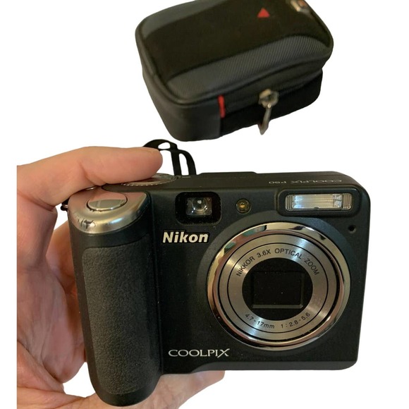 Vintage Collectible NIKON COOLPIX P50 Digital Camera UNTESTED and Wenger Case
